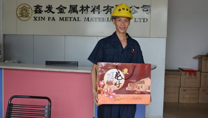 中秋將至，冷軋不銹鋼帶廠家鑫發(fā)金屬對優(yōu)秀員工進(jìn)行拜節(jié)慰問